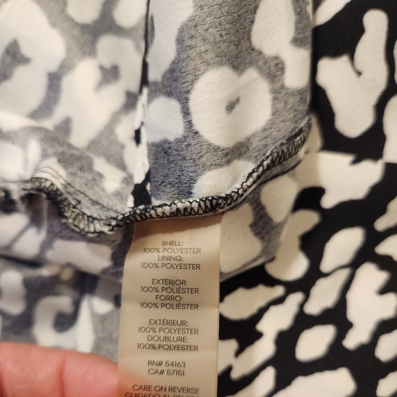 Elegant Black and White Calvin Klein Wrap Dress Size 8 - Picture 7 of 10